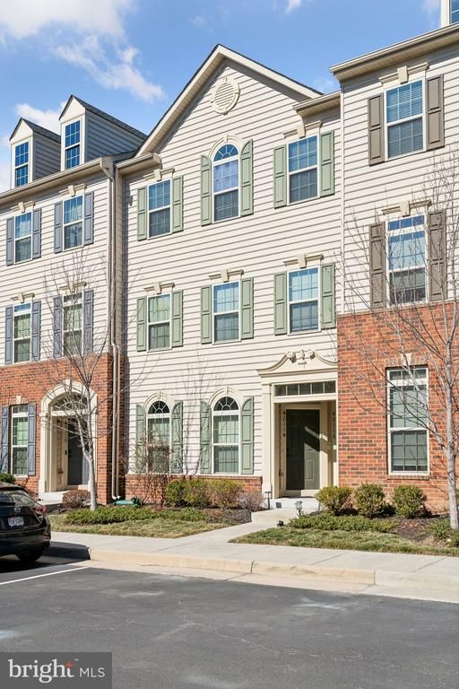 42116 Piebald Sq, Aldie, VA 20105