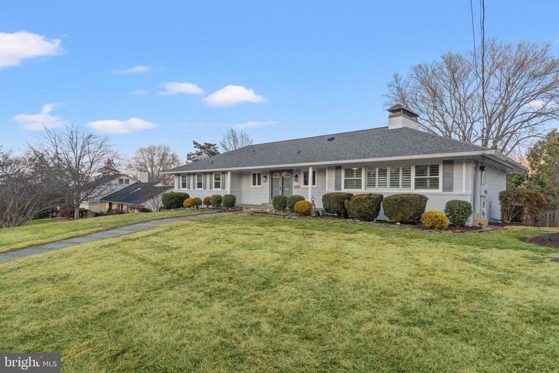 7215 Regent Dr, Alexandria, VA 22307