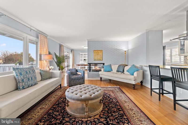 7215 Regent Dr, Alexandria, VA 22307