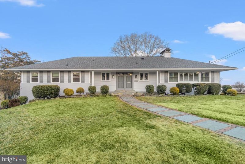 7215 Regent Dr, Alexandria, VA 22307
