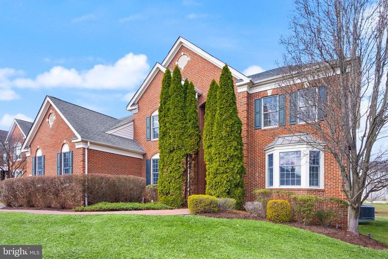 20266 Kiawah Island Dr, Ashburn, VA 20147