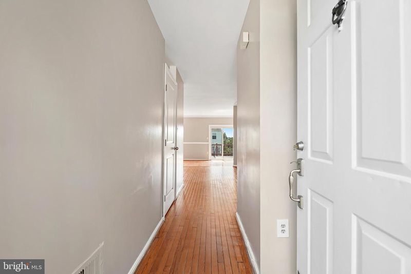 12372 Herrington Manor Dr, Silver Spring, MD 20904