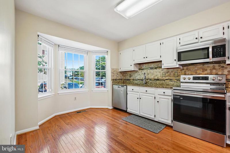 12372 Herrington Manor Dr, Silver Spring, MD 20904