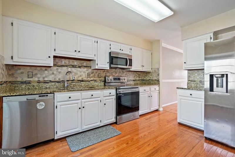 12372 Herrington Manor Dr, Silver Spring, MD 20904