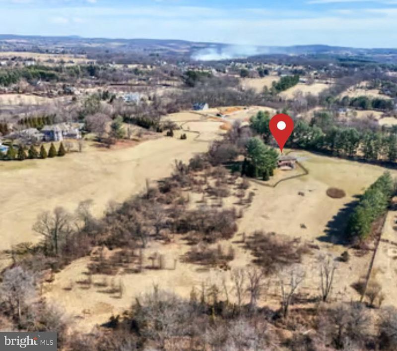 38572 Pheasant Hill Ln, Hamilton, VA 20158