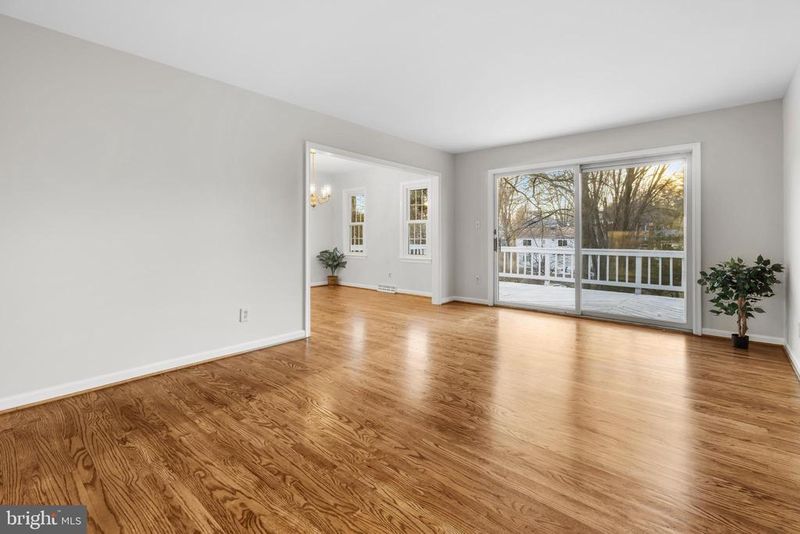 19112 Plummer Dr, Germantown, MD 20876
