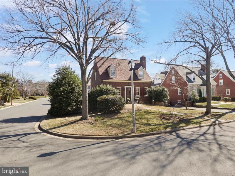 419 N Oxford St, Arlington, VA 22203