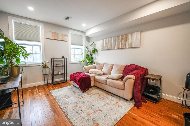 731 18th St NE #2, Washington, DC 20002