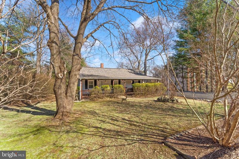 927 Utterback Store Rd, Great Falls, VA 22066