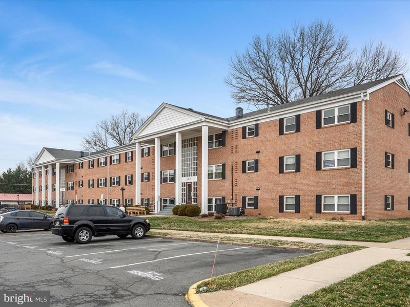 120 Washington St NE #12, Leesburg, VA 20176