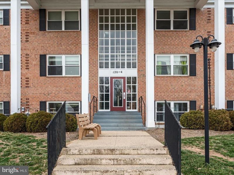 120 Washington St NE #12, Leesburg, VA 20176
