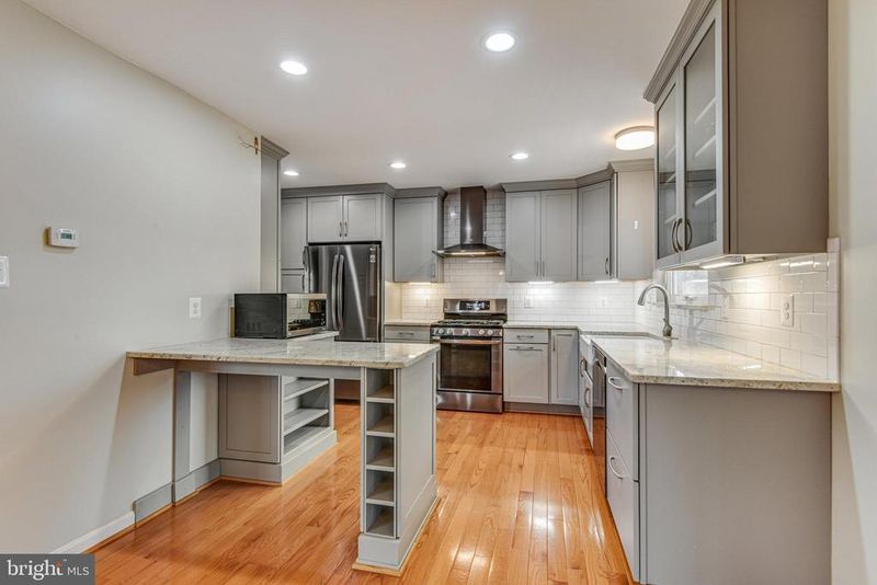 7506 Roxbury Ave, Manassas, VA 20109