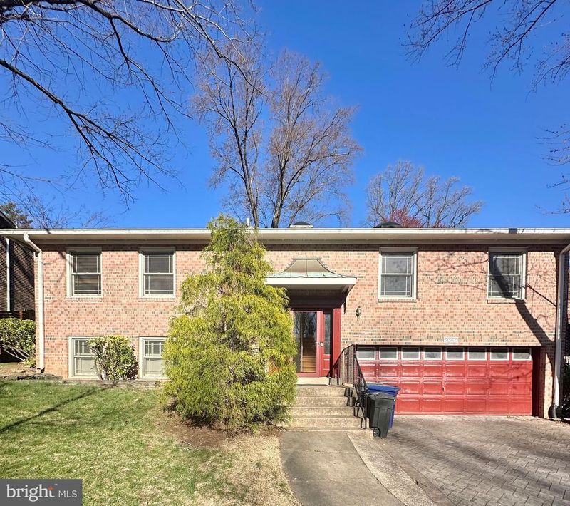 4567 25th Rd N, Arlington, VA 22207