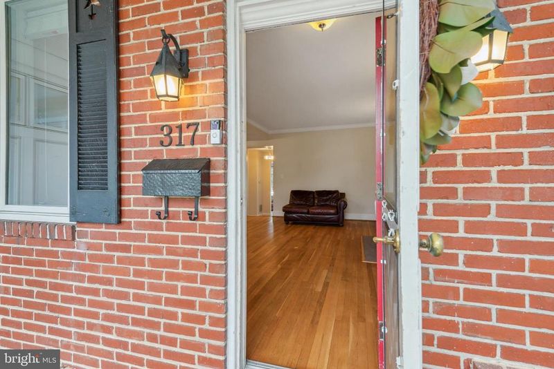 317 W College Ter, Frederick, MD 21701