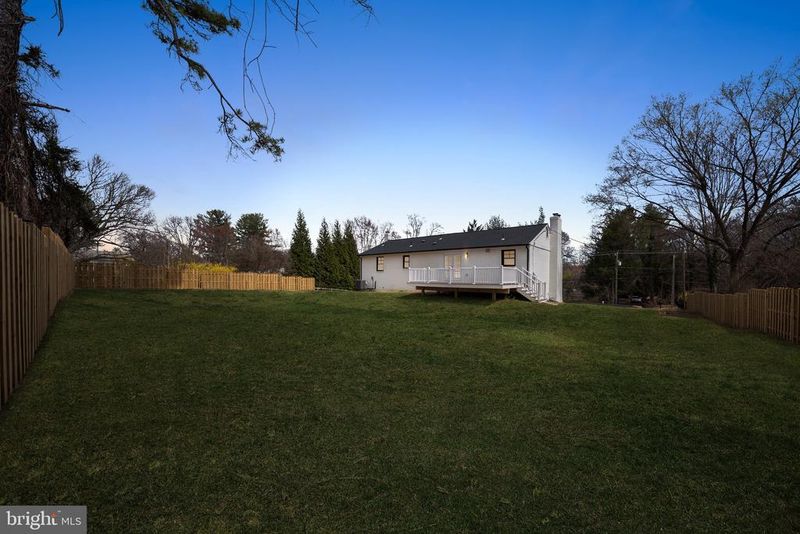 820 Walker Rd, Great Falls, VA 22066