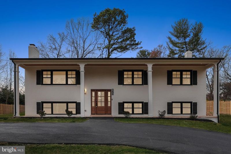 820 Walker Rd, Great Falls, VA 22066