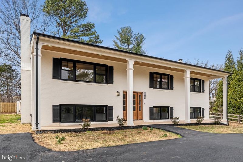 820 Walker Rd, Great Falls, VA 22066