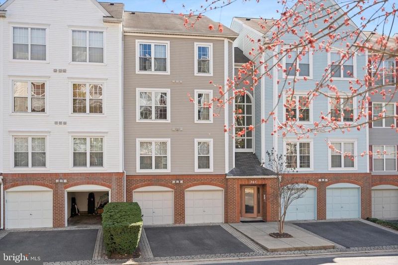 247 S Pickett St S #302, Alexandria, VA 22304