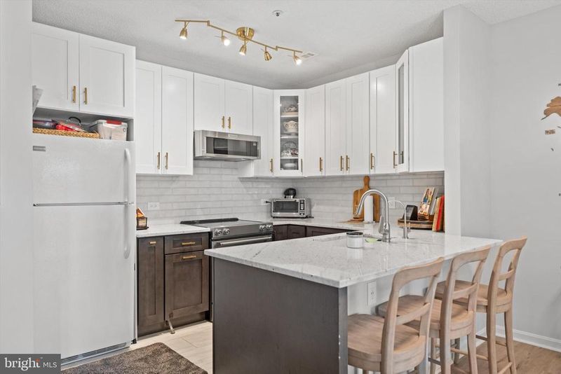 247 S Pickett St S #302, Alexandria, VA 22304