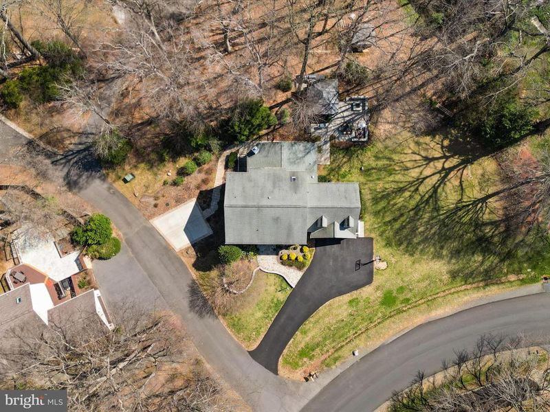 4825 Bentonbrook Dr, Fairfax, VA 22030