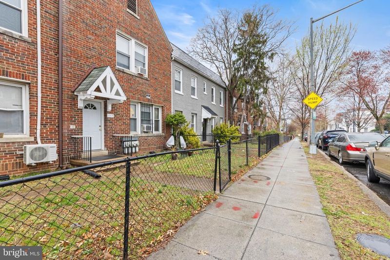 1512 Isherwood St NE #4, Washington, DC 20002