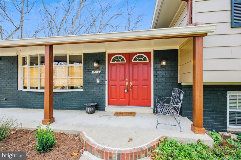 204 Hermleigh Rd, Silver Spring, MD 20902