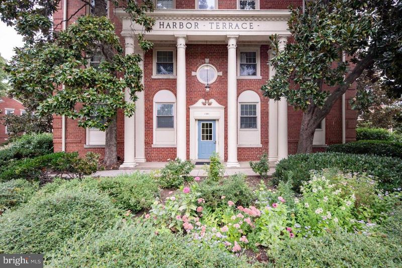 1407 E Abingdon Dr #2, Alexandria, VA 22314