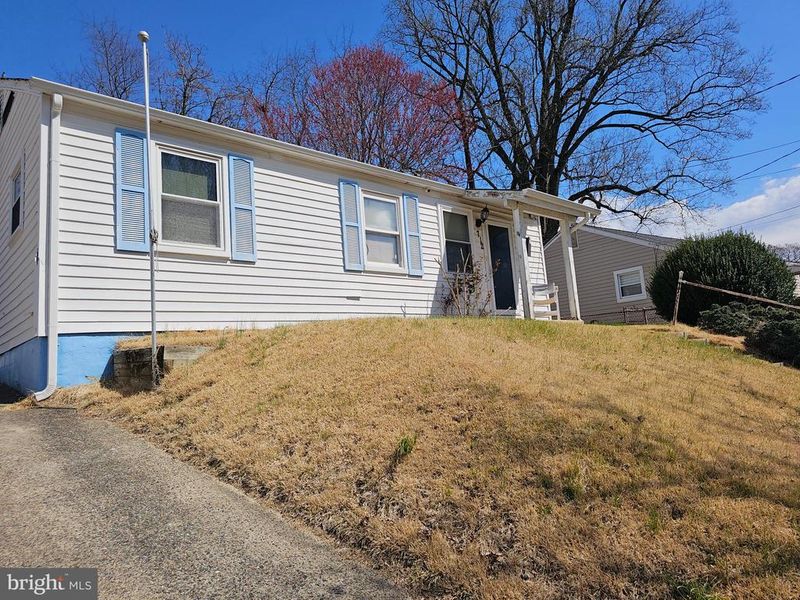 712 Crabb Ave, Rockville, MD 20850