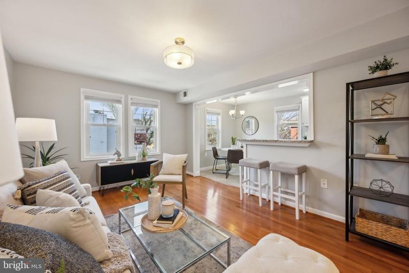 1280 Raum St NE #4, Washington, DC 20002