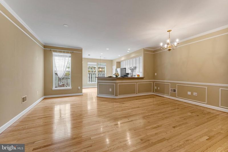 6002 Saint Hubert Ln, Centreville, VA 20121