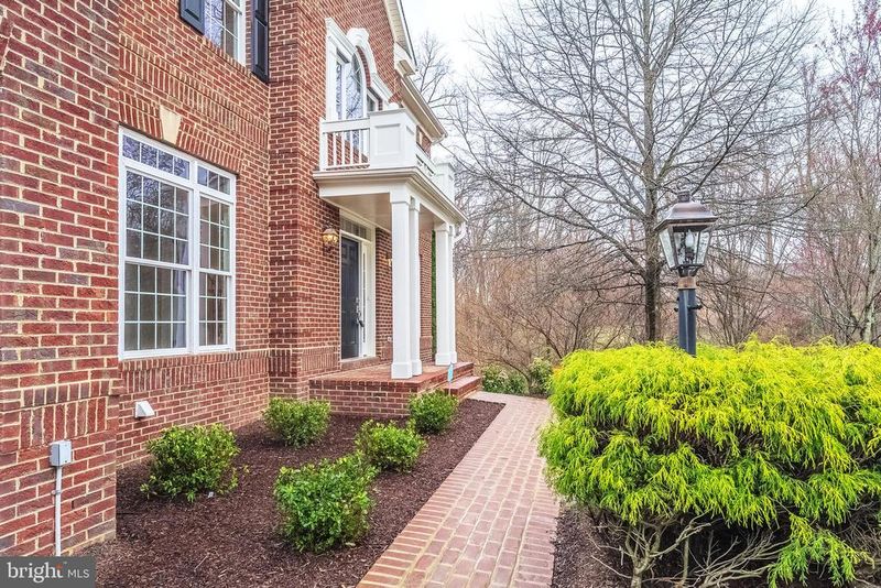 3817 Bell Manor Ct, Falls Church, VA 22041