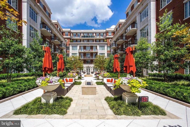 6900 Fleetwood Rd #322, Mclean, VA 22101
