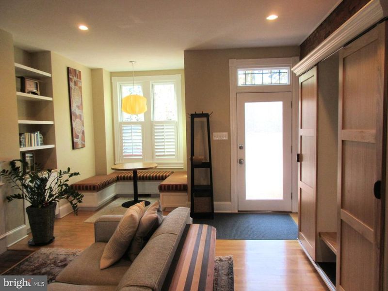 654 E St NE, Washington, DC 20002