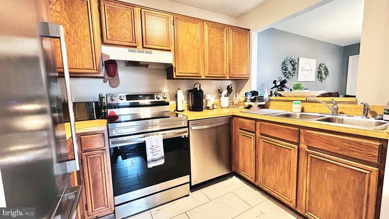 202 Grosvenor Ln #203, Stafford, VA 22556