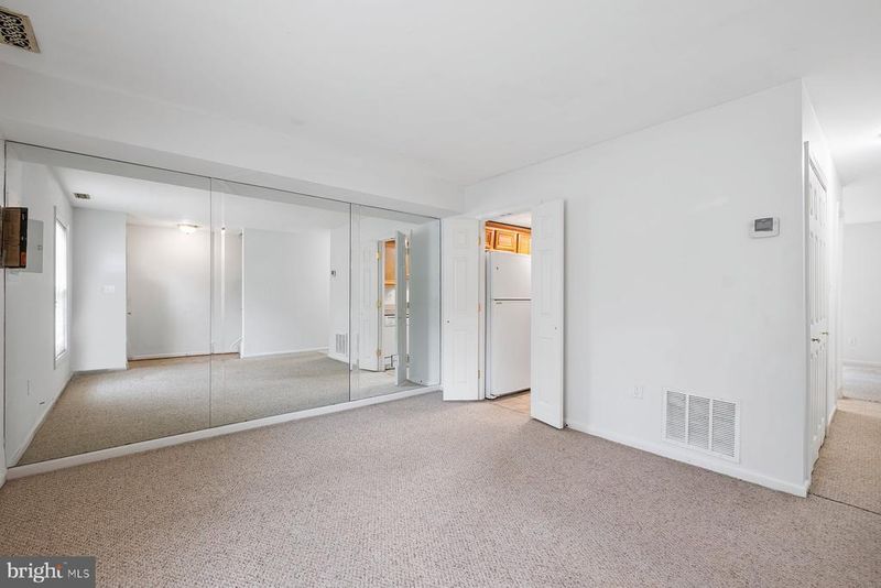 8202 Shady Spring Dr, Gaithersburg, MD 20877