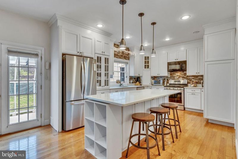4 Burgundy Ct, Rockville, MD 20850