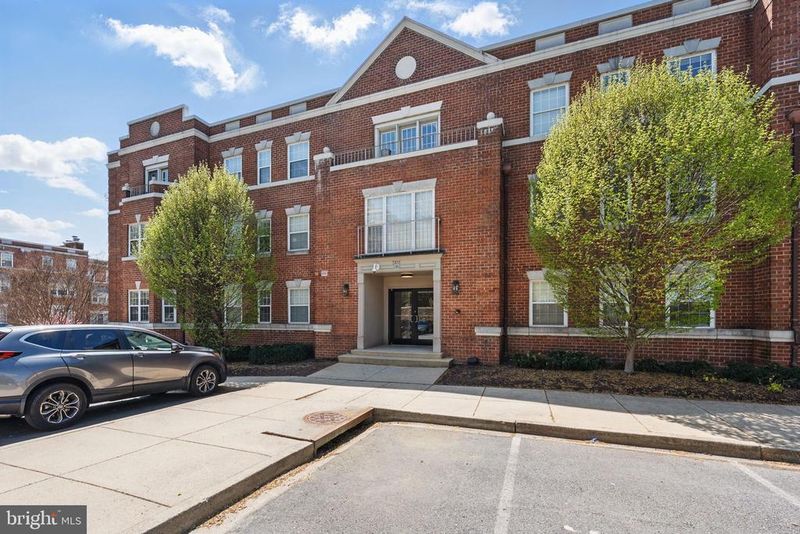 3611 38th St NW #209, Washington, DC 20016