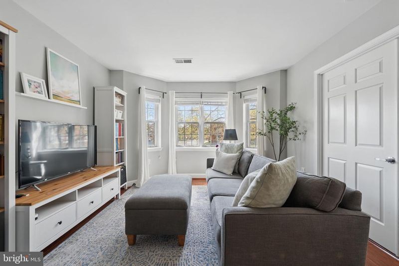 3611 38th St NW #209, Washington, DC 20016