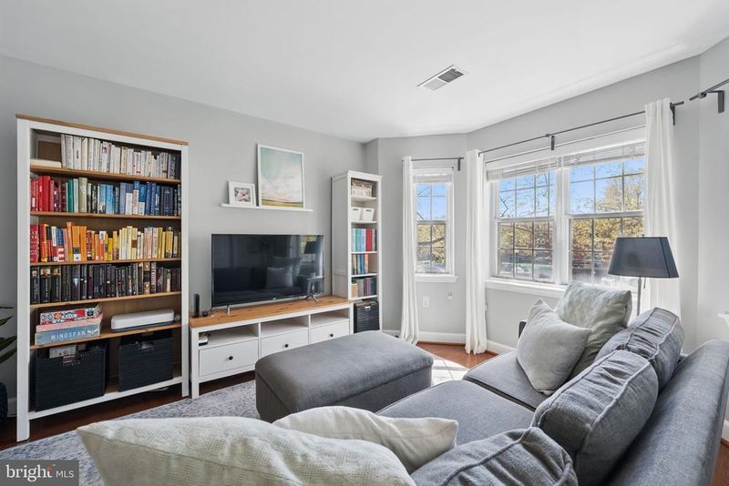 3611 38th St NW #209, Washington, DC 20016
