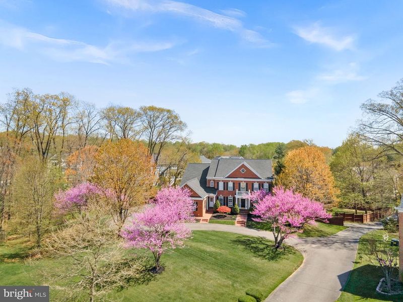 4607 Holiday Ln, Fairfax, VA 22030