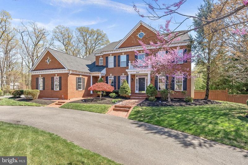 4607 Holiday Ln, Fairfax, VA 22030