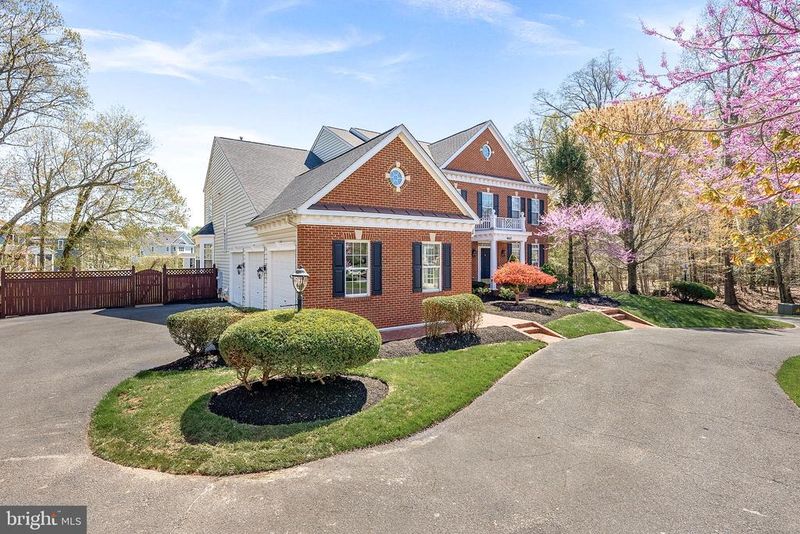 4607 Holiday Ln, Fairfax, VA 22030