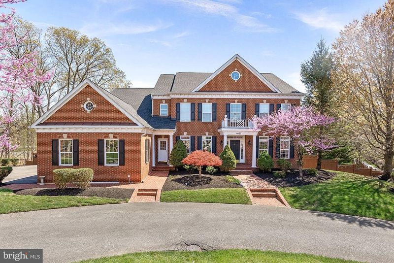 4607 Holiday Ln, Fairfax, VA 22030