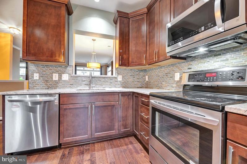 5502 Capital Gateway Dr #418, Suitland, MD 20746