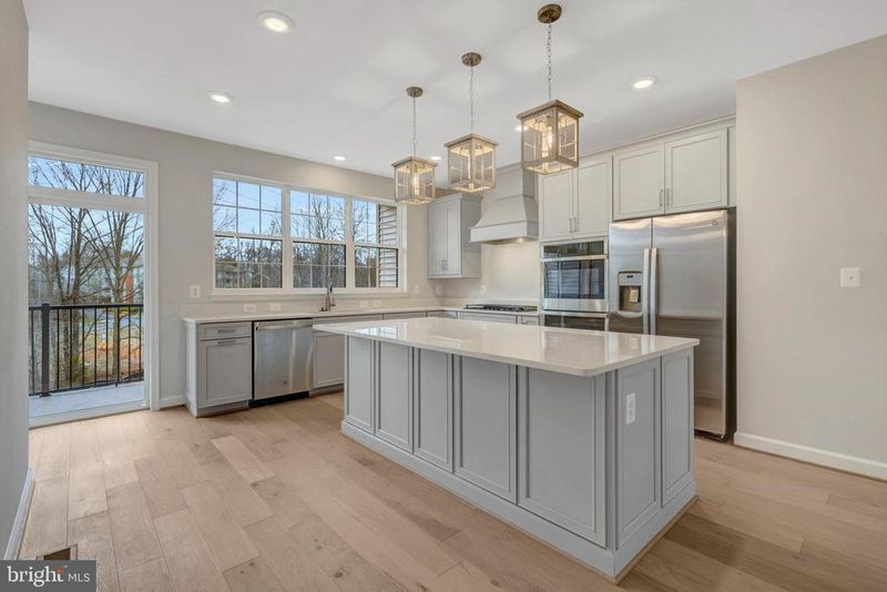 12503 League Ln, Fairfax, VA 22033