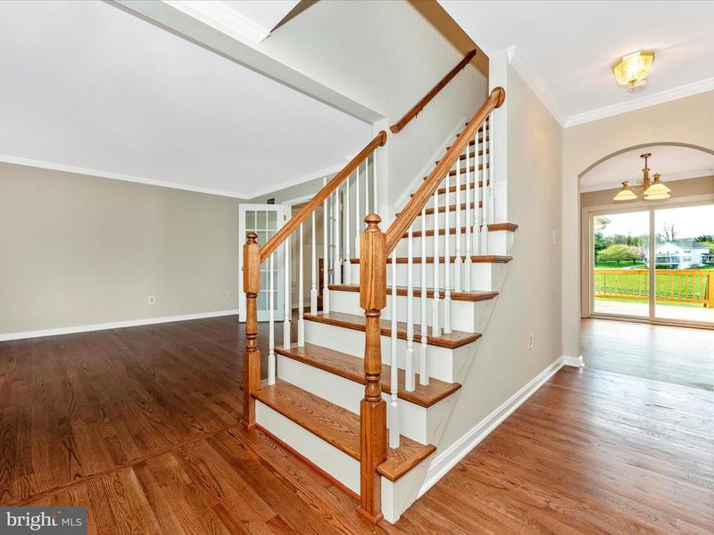 3780 Maplecrest Dr, Knoxville, MD 21758