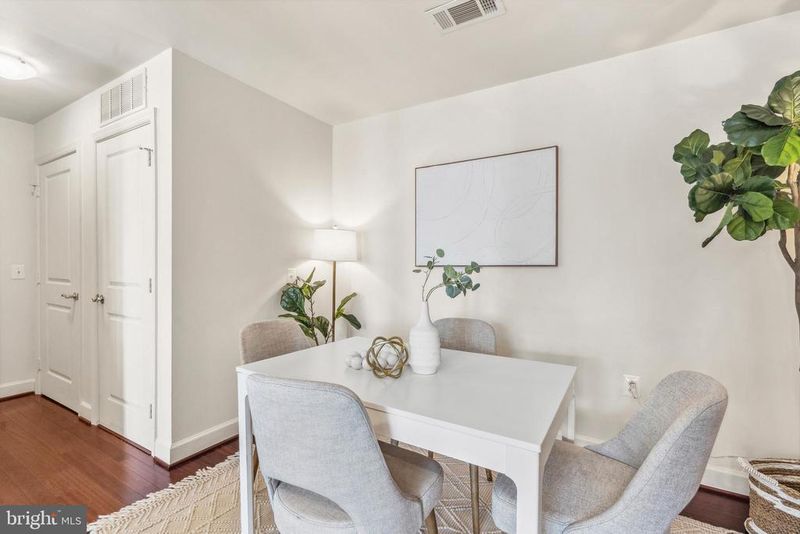3650 S Glebe Rd #1050, Arlington, VA 22202