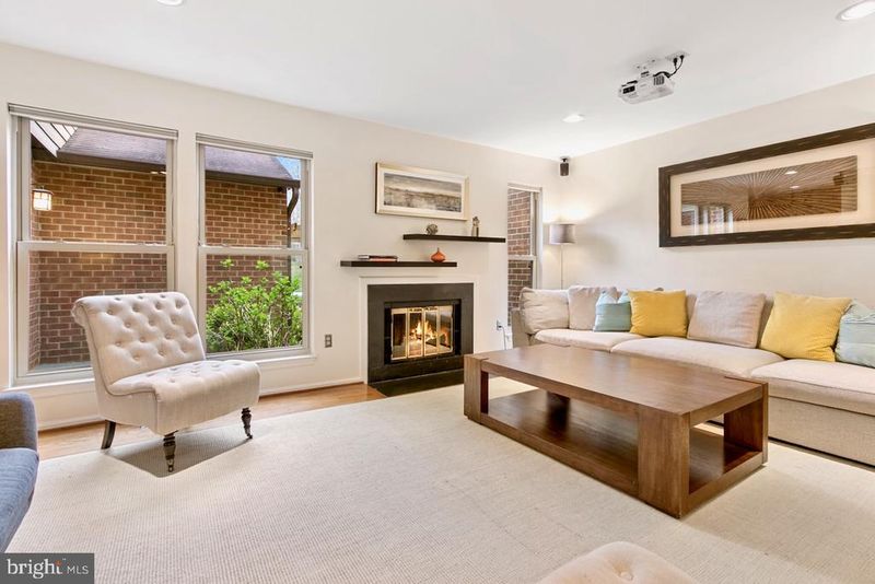 6418 Wishbone Ter, Cabin John, MD 20818