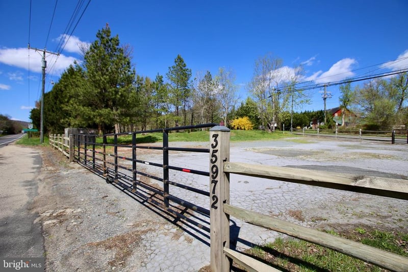 35972 Charles Town Pike, Hillsboro, VA 20132