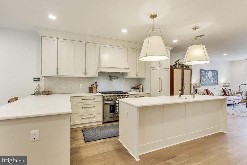 1112 E St NE, Washington, DC 20002